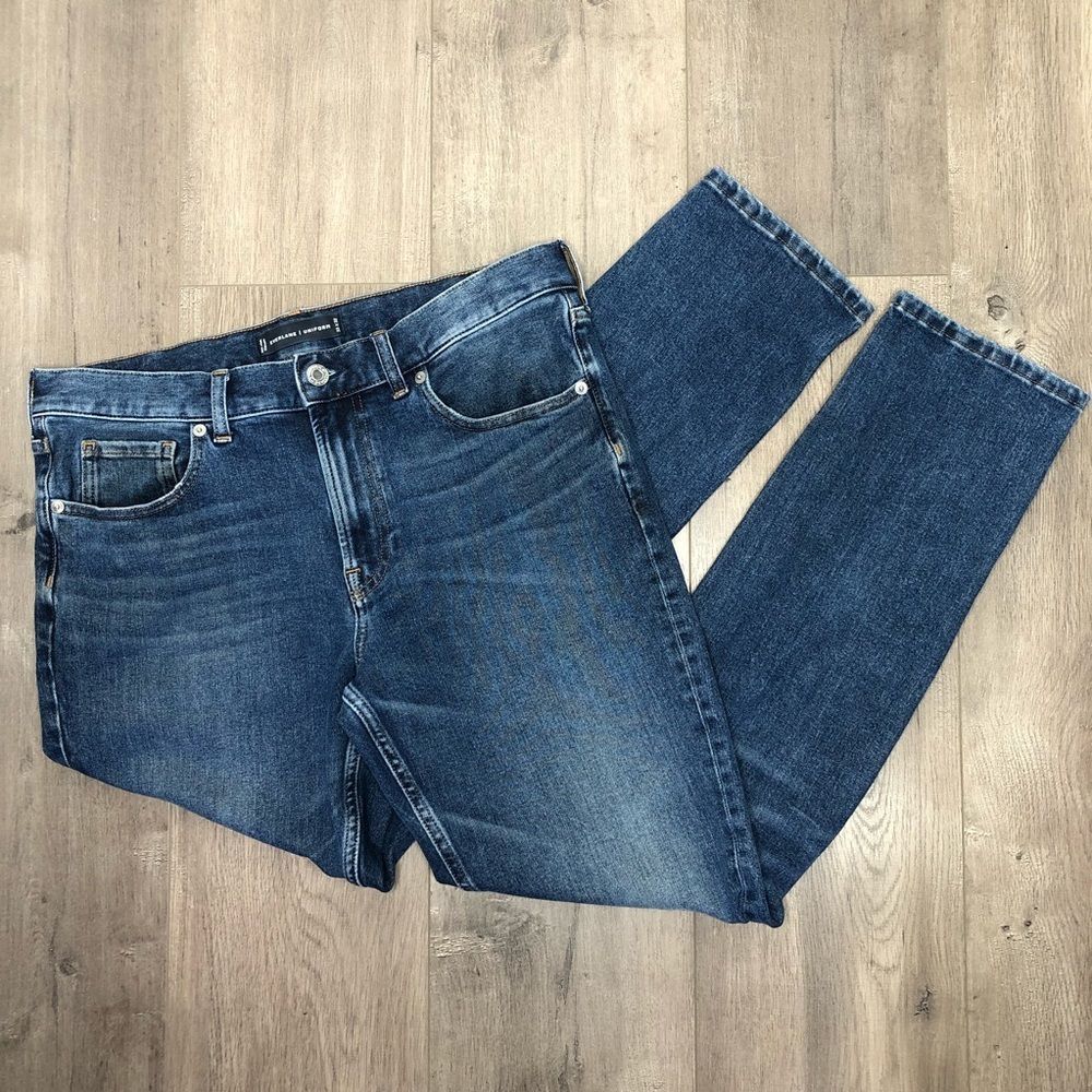 Everlane Men’s TheSlim Uniform Jean Medium Wash 33